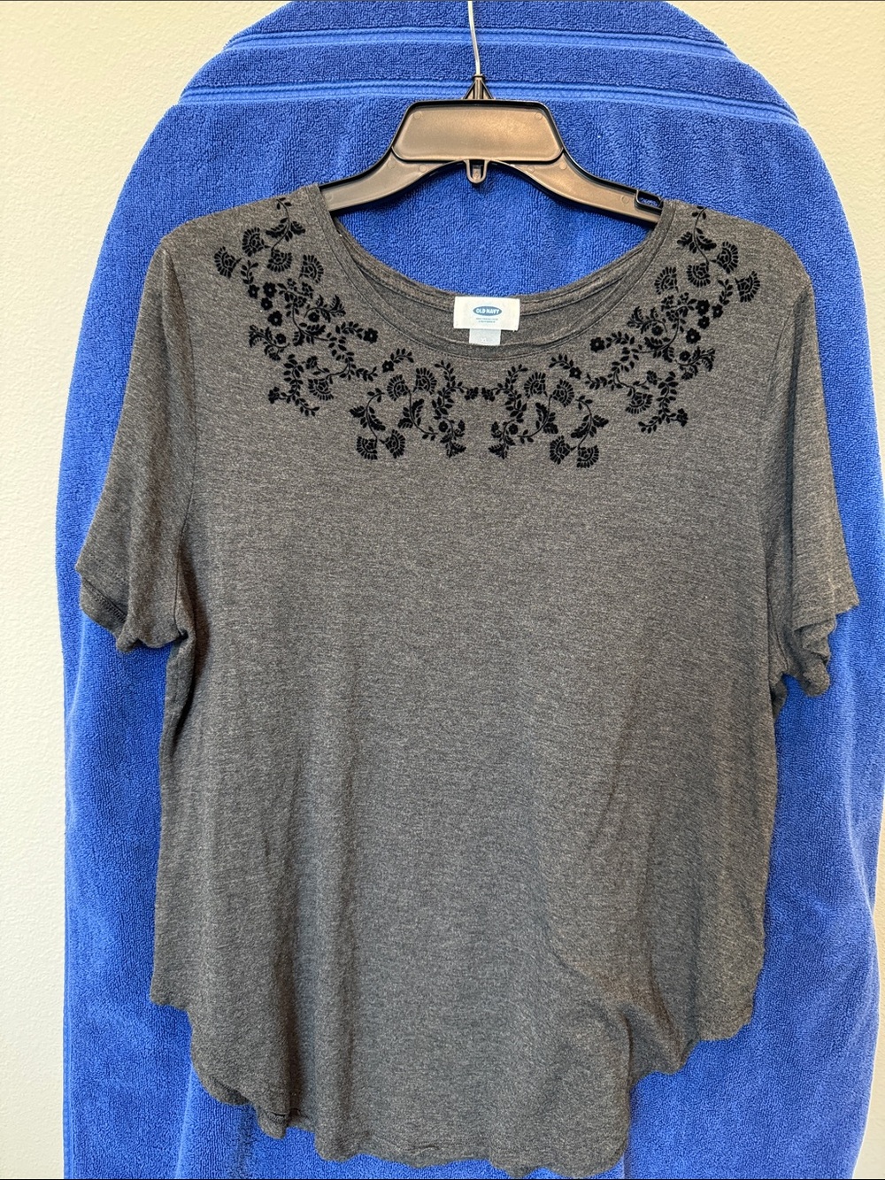 Old Navy Gray Short Sleeve Tee with Black Floral Neck Embroidery